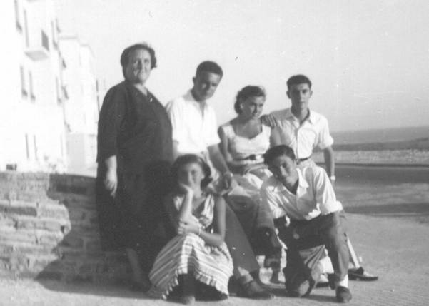 Foto familiar en Cdiz, ao 1.957.